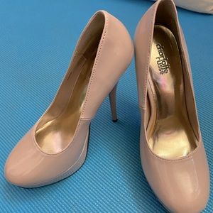 Patent Nude Pumps in Size 7. Nude Heels.